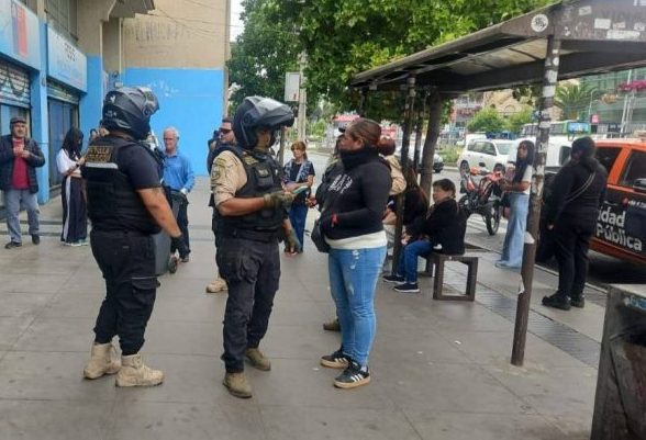 Imagen de la noticia SEGURIDAD PÚBLICA DEL MUNICIPIO DE VIÑA DEL MAR DETIENE A ESTAFADORAS DEL JUEGO “PEPITO PAGA DOBLE”