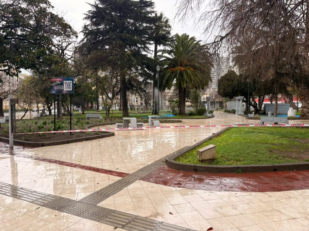 Imagen principal: Municipio de Viña del Mar cierra accesos a plazas y al parque Quinta Vergara mientras dure la emergencia
