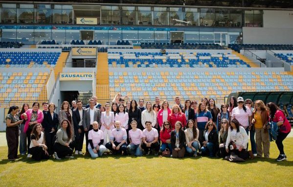 Imagen de la noticia En el día mundial contra el cáncer de mama, Municipio junto a “Yo mujer” y Everton desarrollaron importante encuentro en estadio Sausalito
