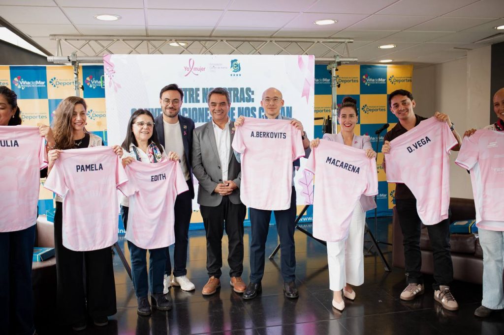 Imagen principal: En el día mundial contra el cáncer de mama, Municipio junto a “Yo mujer” y Everton desarrollaron importante encuentro en estadio Sausalito