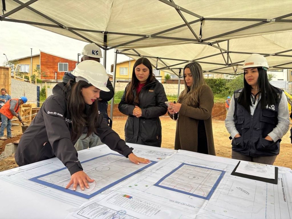 Imagen principal: Municipio de Viña del Mar inicia construcción de nueva cancha y espacio de encuentro vecinal en Reñaca Alto